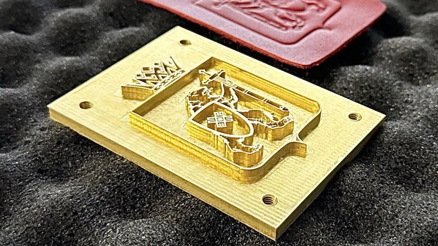 Клише с отверстиями и резьбой  для крепления